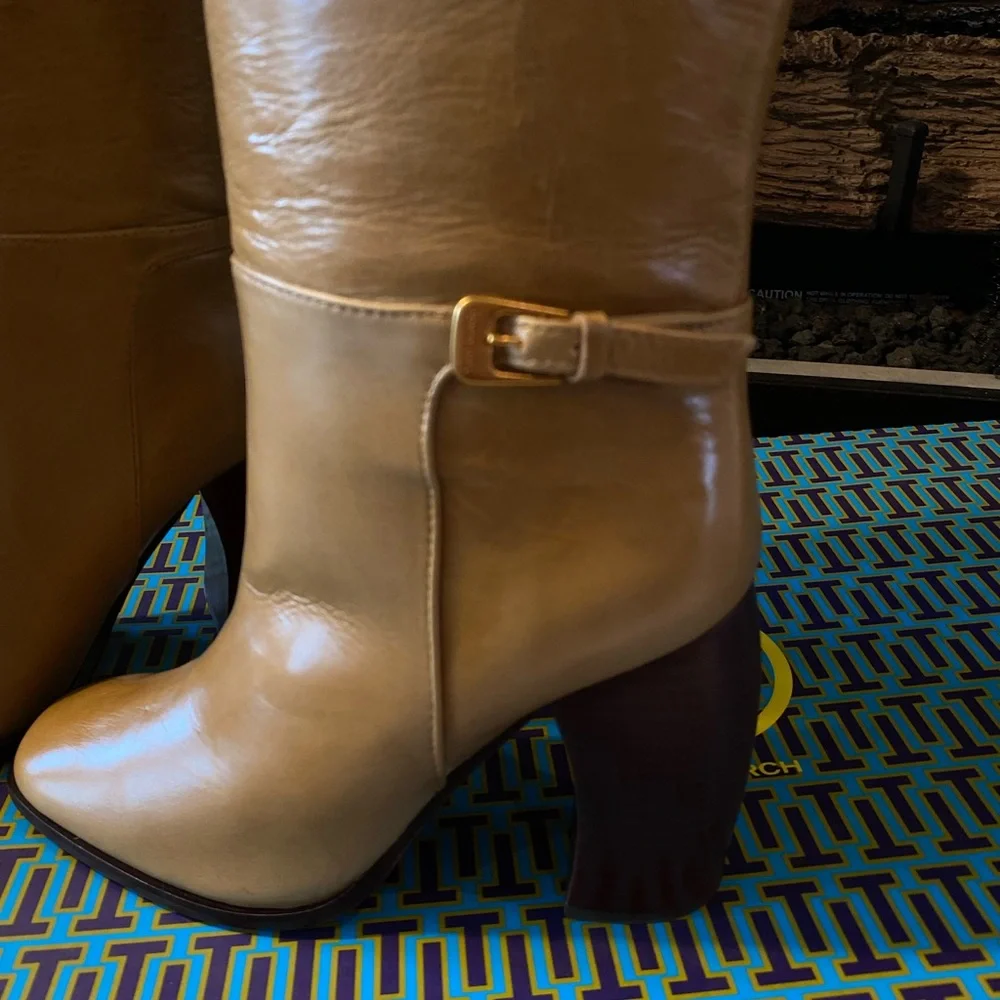 🔥SALE🔥Tory Burch Banana Heel Boot - Picture 5 of 7